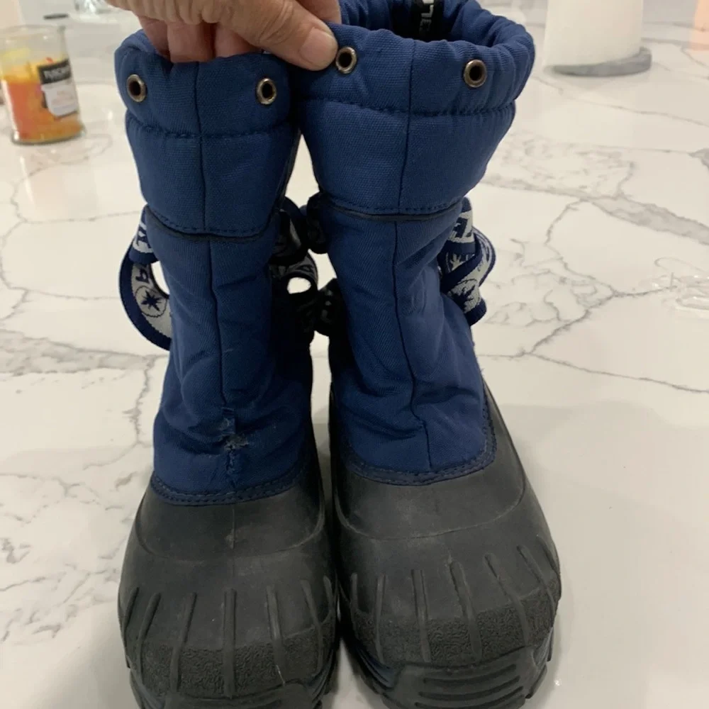 Polaris Blue Rain Snow‎ Duck Like Kids Boot. Size 3